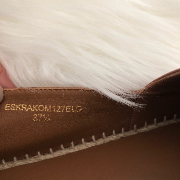 X SOLD X  BURBERRY Motif Lambskin Espadrilles - Picture 5 of 7